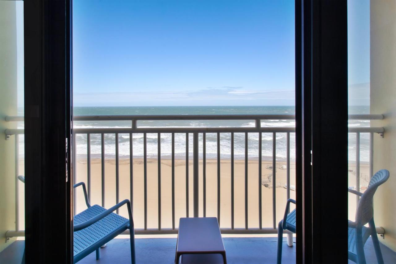 Holiday Inn Express Hotel & Suites Virginia Beach Oceanfront, An Ihg Hotel Esterno foto